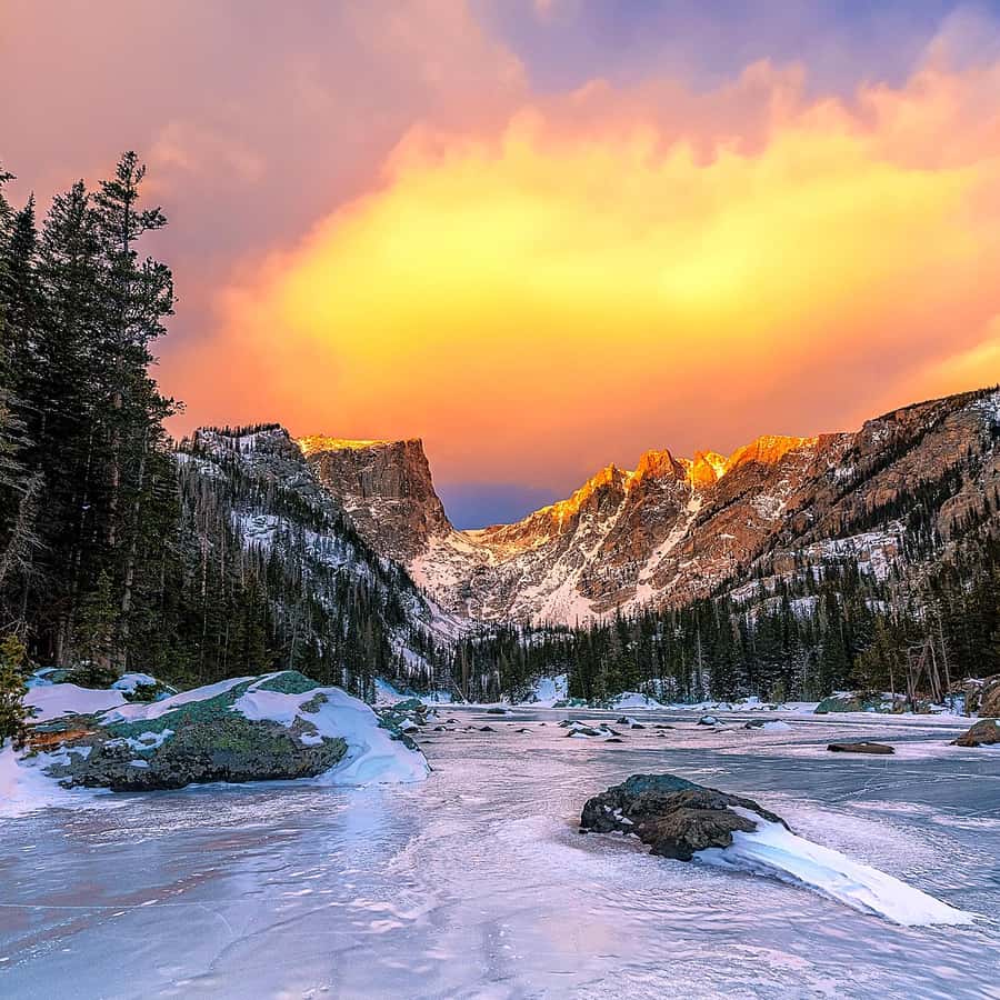 Estes Park: Rocky Mountain National Park Sunrise Hiking Tour
