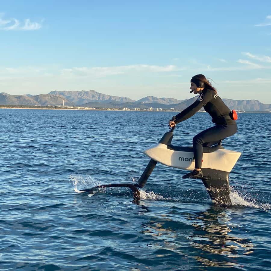 Can Picafort: Manta5 SaltyCycling 水上電動自転車の体験 | GetYourGuide