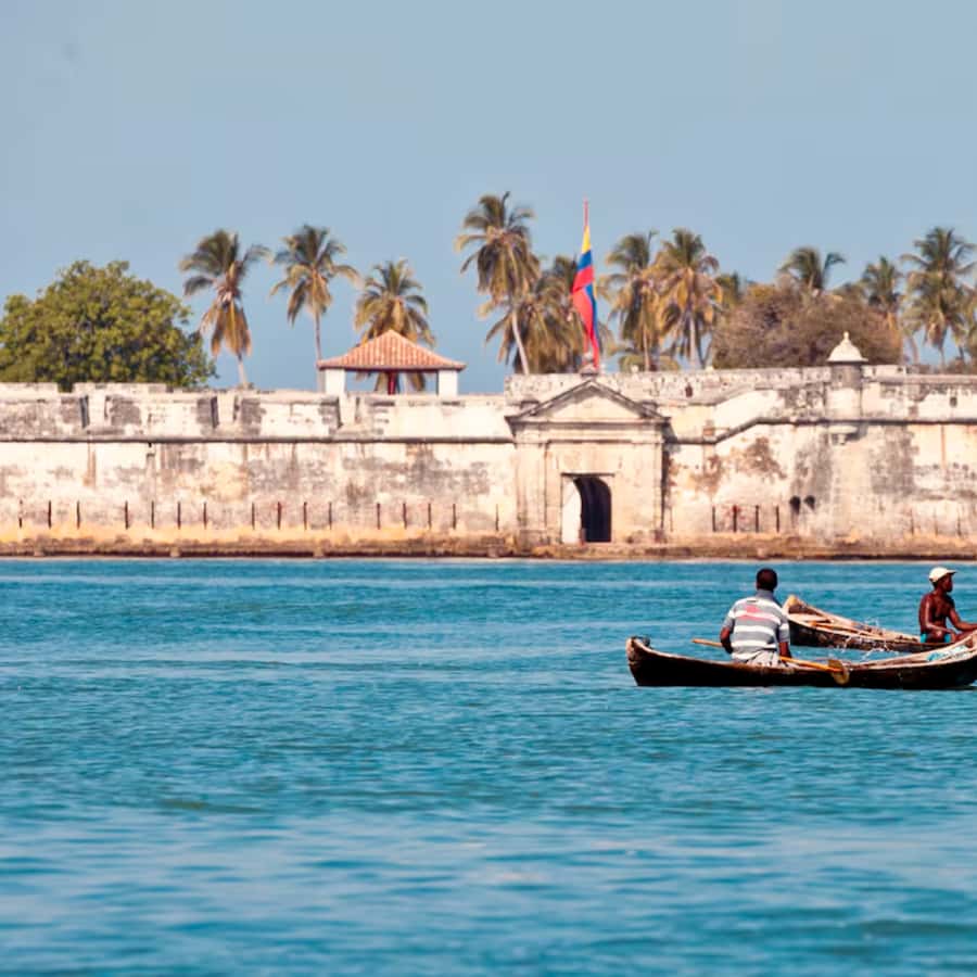 Cartagena: Rosario Islands Party to Baru & Cholon with Lunch