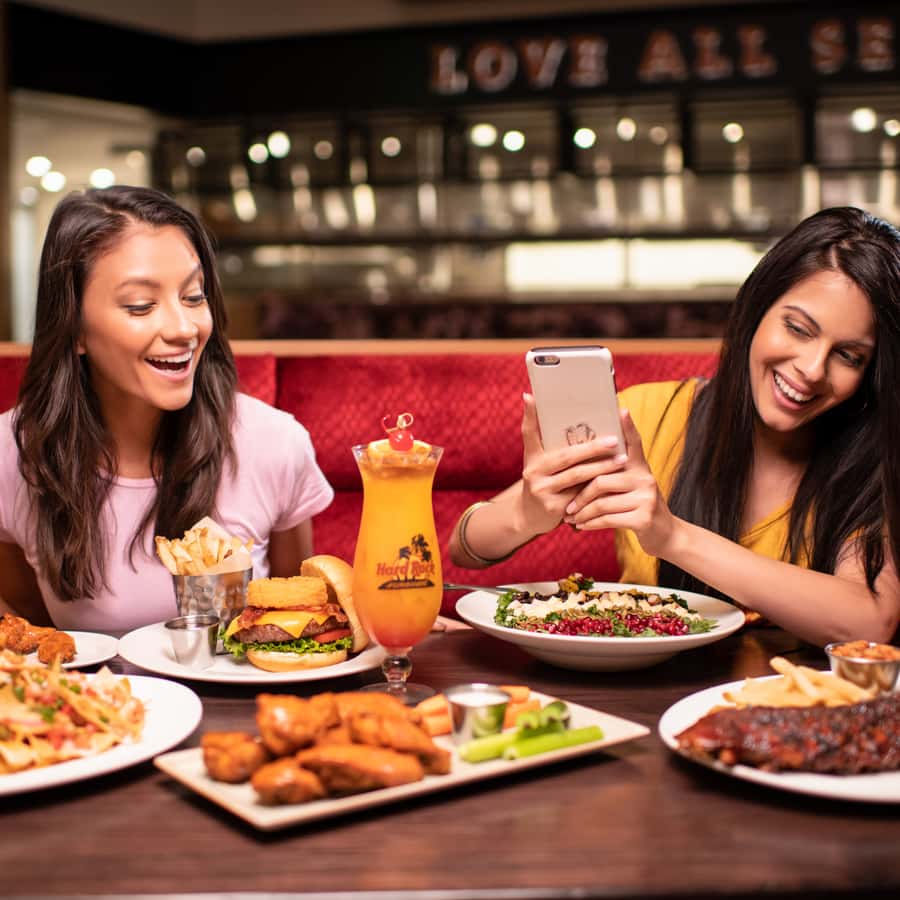 Mallorca: Hard Rock Cafe Entrance with Lunch or Dinner GetYourGuide