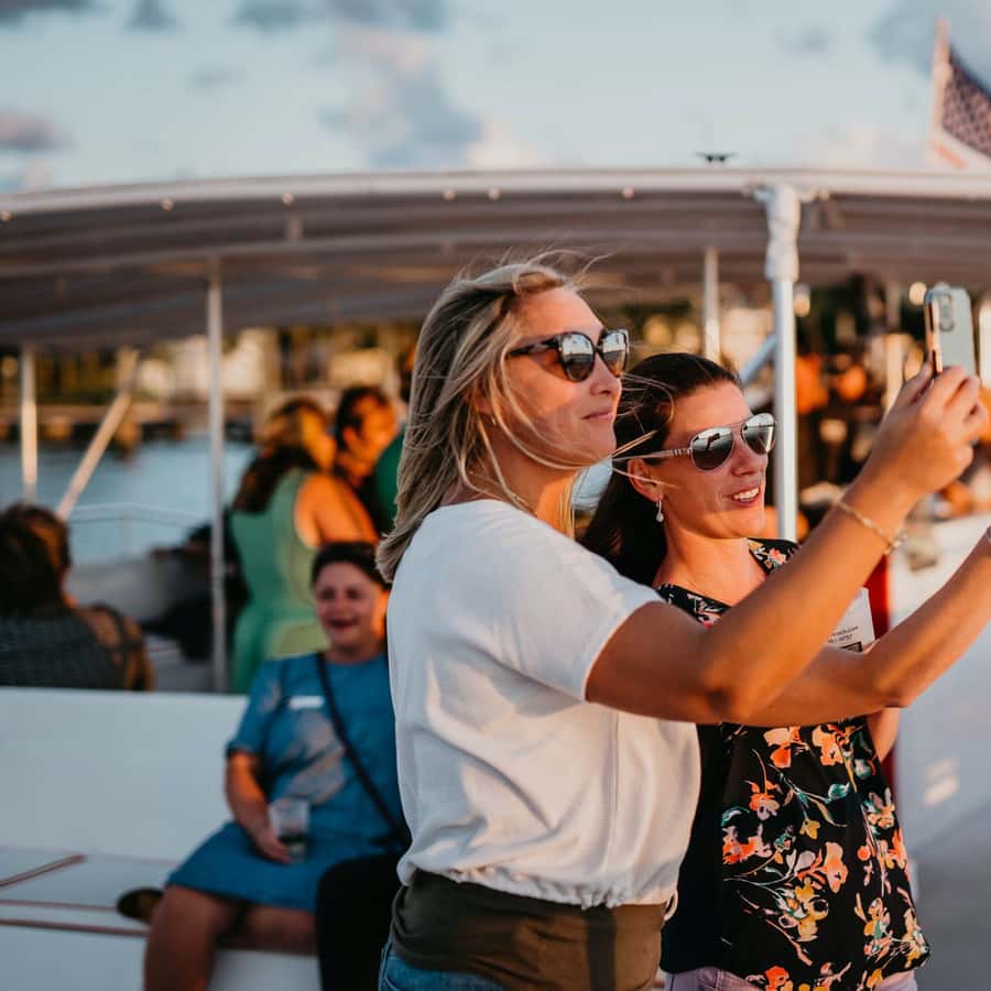 Palm Beach: Sightseeing Catamaran Cruise