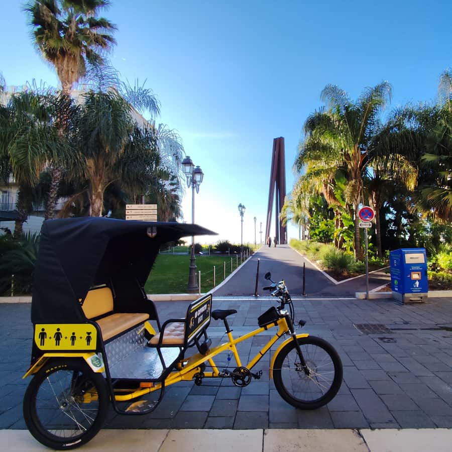 Nice: Family city tour by bicycle Electric cab (4 comfort seats