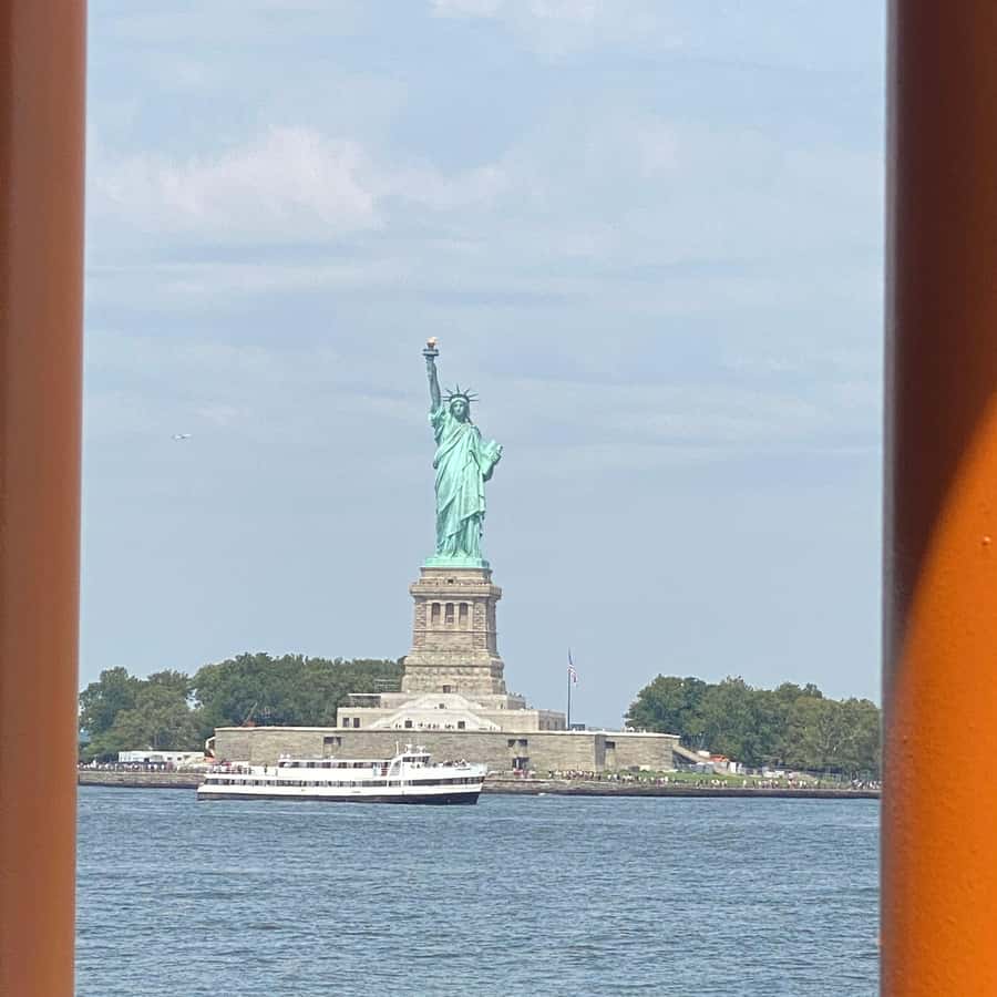 Six Hour Bus Tour and Boat Ride By The Statue of Liberty