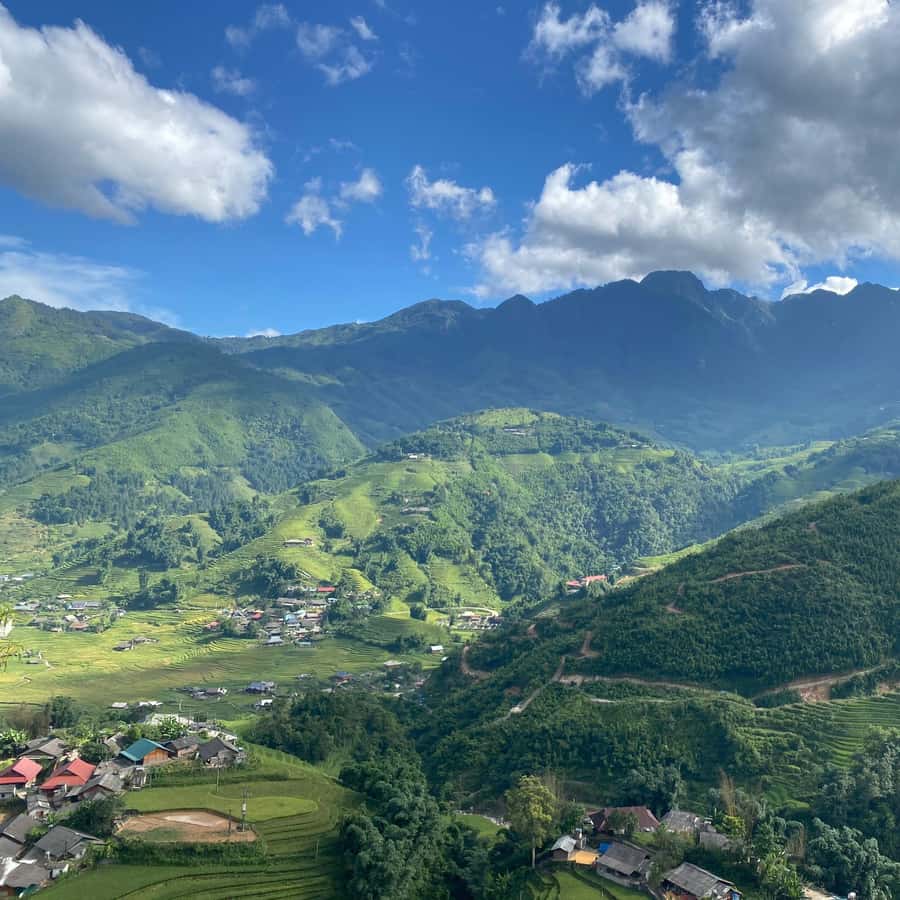 From Hanoi: Trek and Stay: 3-Day Sapa Highlands Adventure