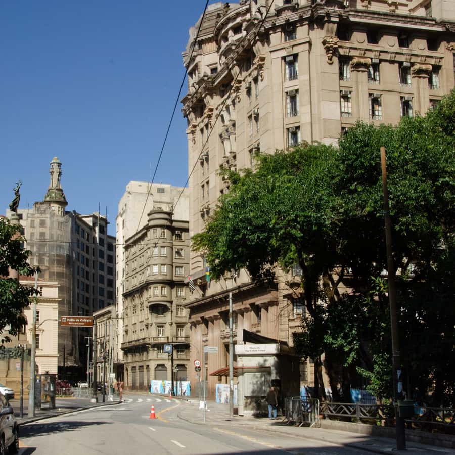 Colagem de mídia