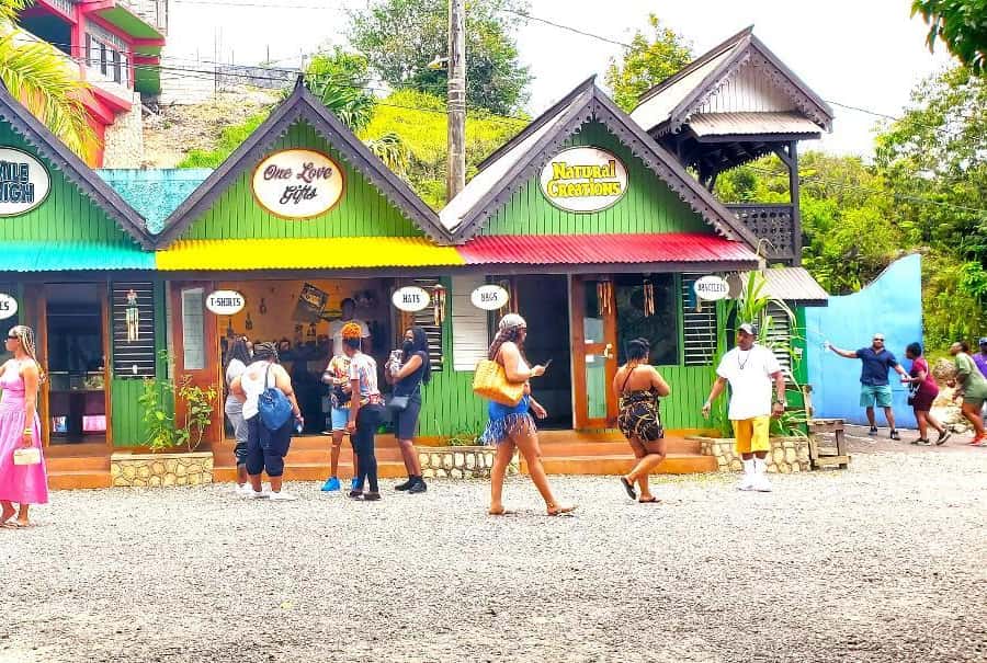 Colagem de mídia