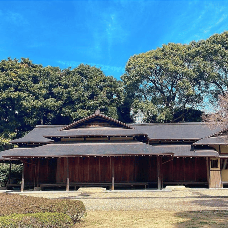 皇居東御苑を英語で説明 Self-Guidebook 英語 皇居 ガイドブック 東京皇居東御苑 歴史ガイド付き | GetYourGuide