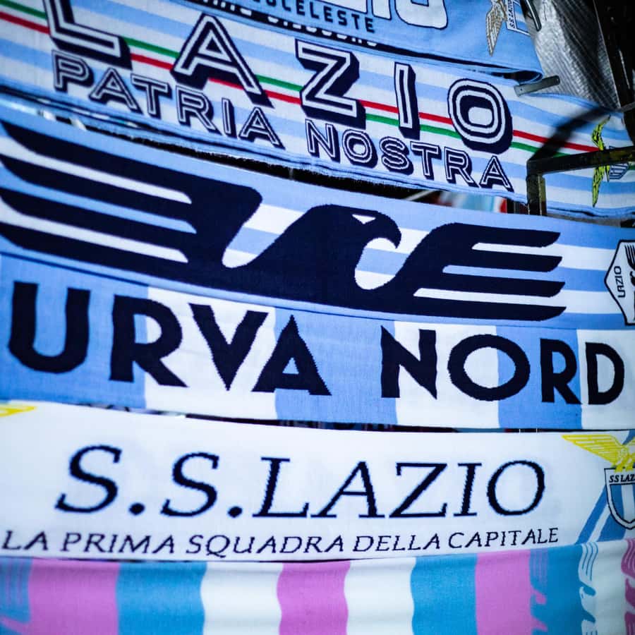 ローマASローマまたはSSラツィオのサッカー観戦を現地人と楽しむ