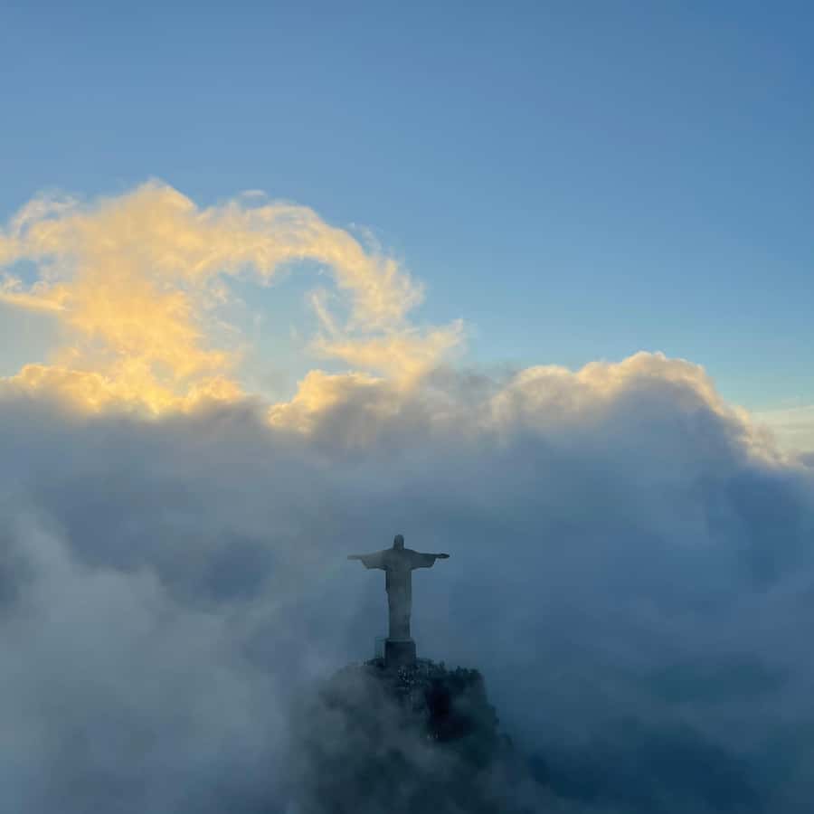 Colagem de mídia