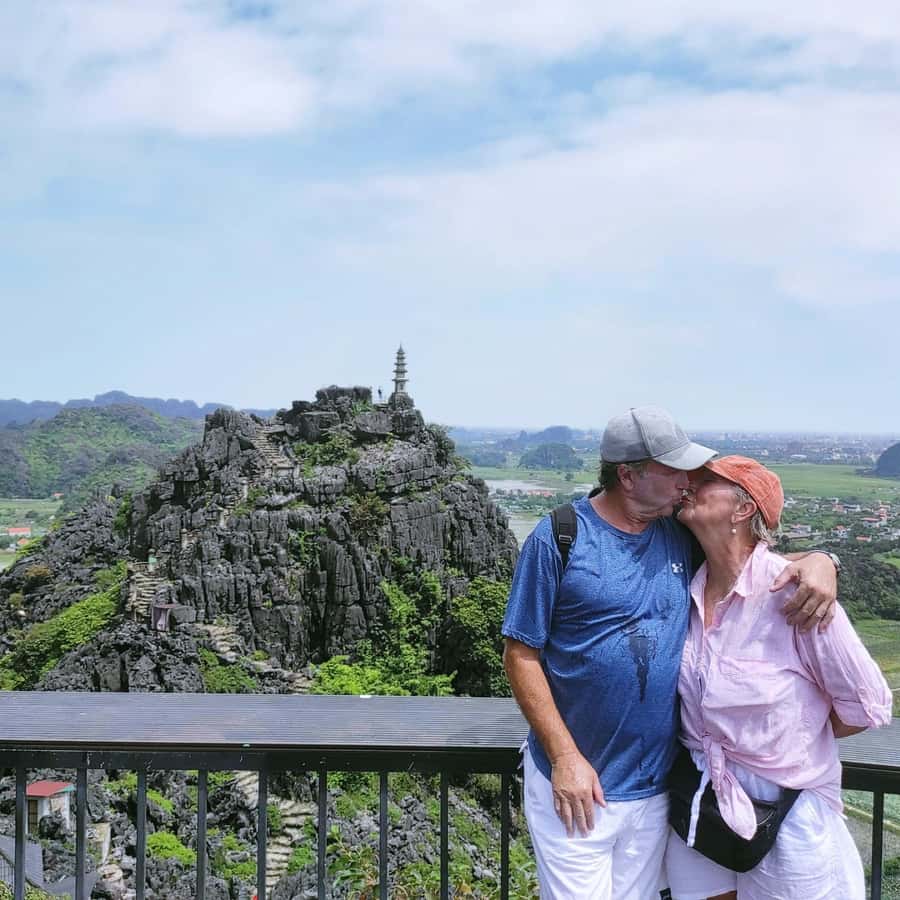 From Hanoi: 2-Day Ninh Binh Tour with Accommodation Meals