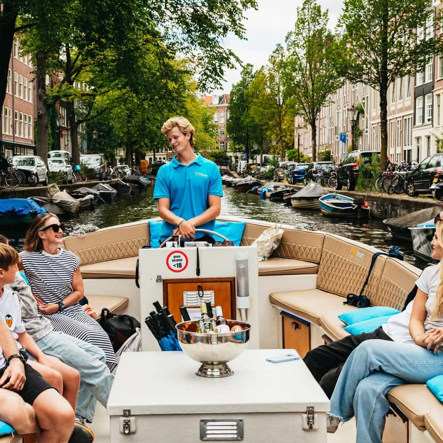 Amsterdam: Grachtenrundfahrt im offenen Boot mit Getränkeoption