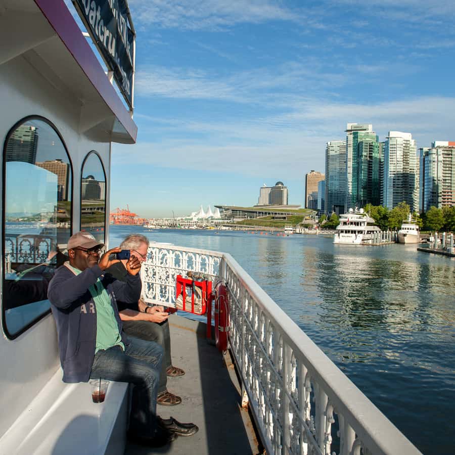 Vancouver: Evening Cruise with Dinner Buffet