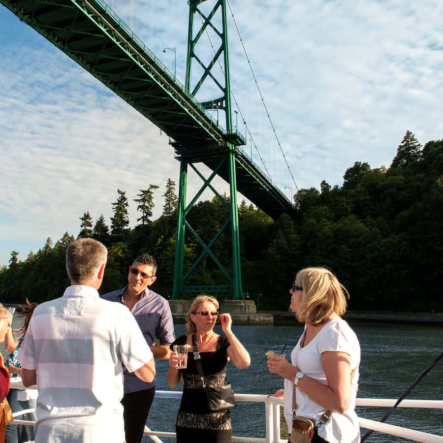 Vancouver: Evening Cruise with Dinner Buffet