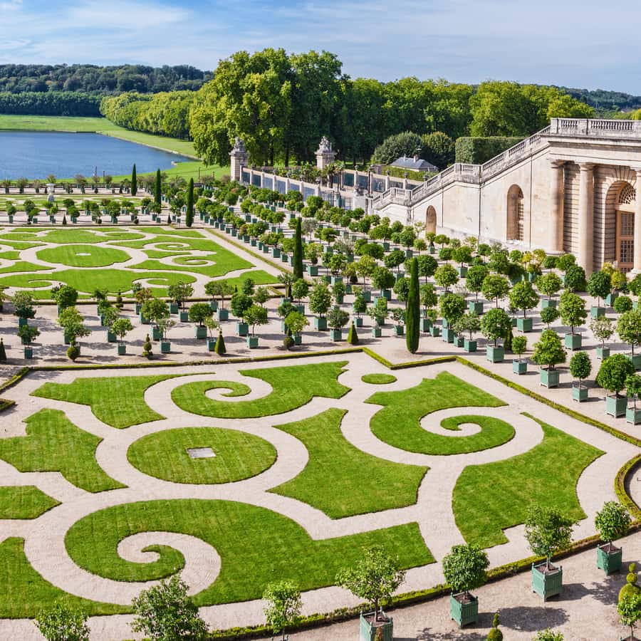 パリ発：ヴェルサイユ宮殿とルーブル美術館のガイド付きツアー
