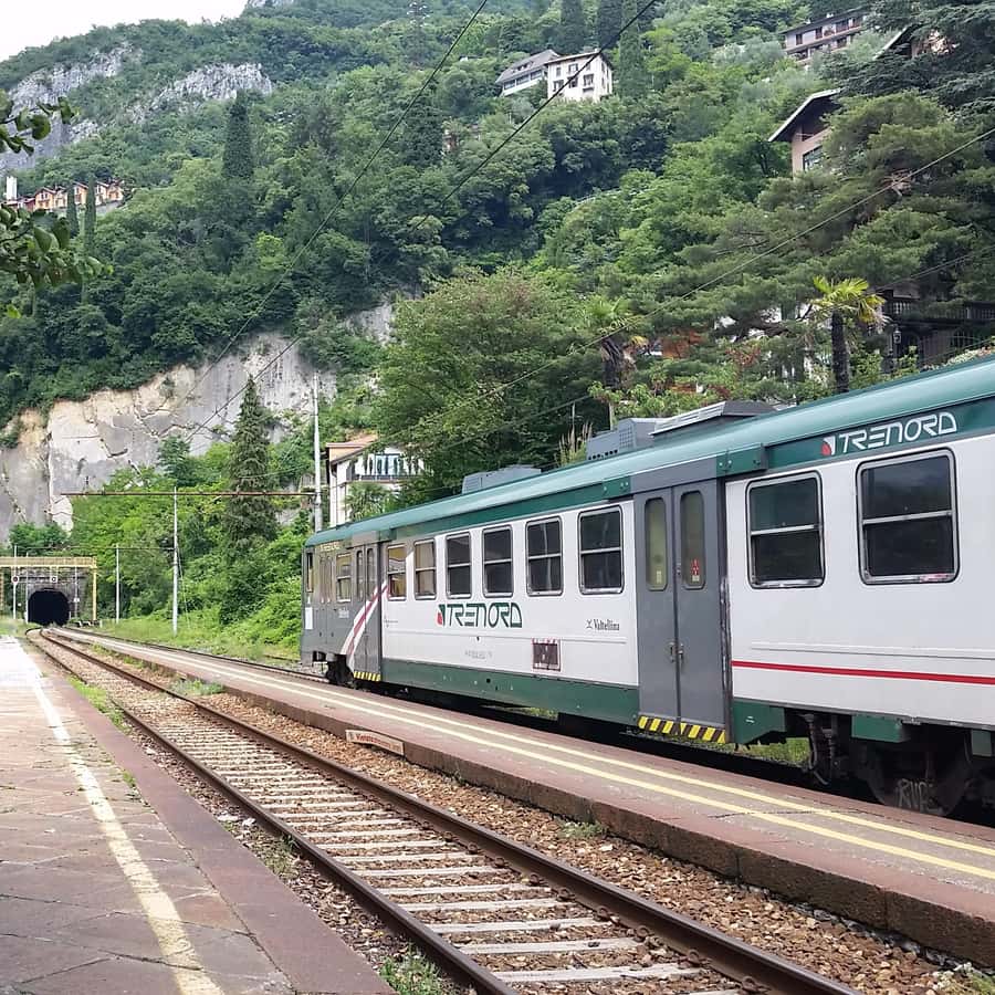 Lake Como: Train Transfer to/from Milan with Scenic Views