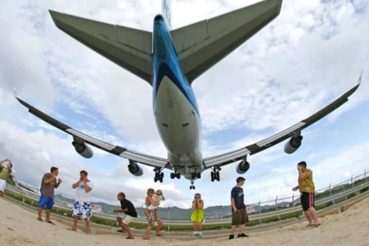Philipsburg: Extreme Plane Spotting at Maho Beach