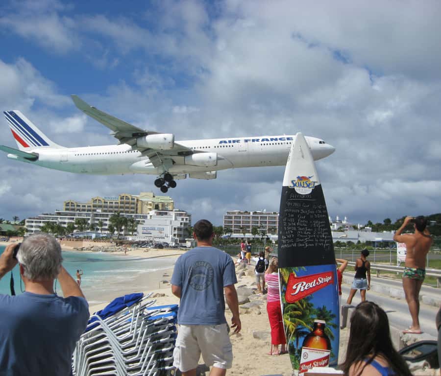 Philipsburg: Extreme Plane Spotting at Maho Beach