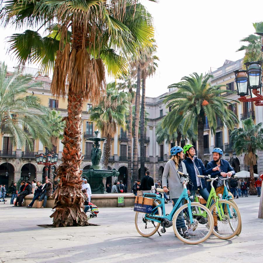 Barcelona: Sightseeing Tour by Bike/Electric Bike