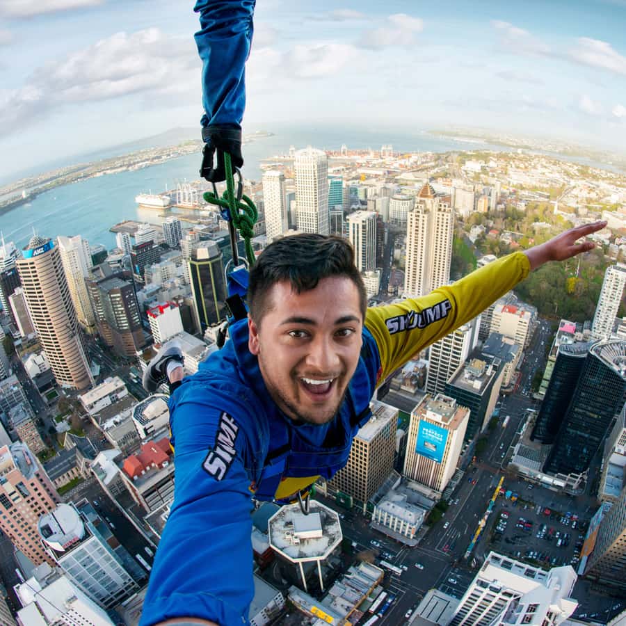 Auckland: SkyJump with Sky Tower Entry Ticket