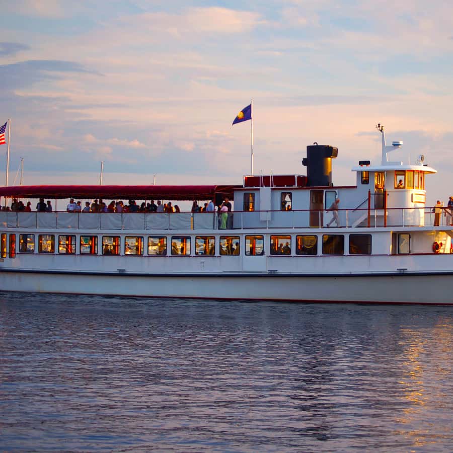 Boston: Harbor Sunset Yacht Cruise