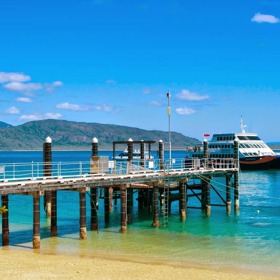 Cairns: Fitzroy Island Ferry with Snorkeling and Boat Tour