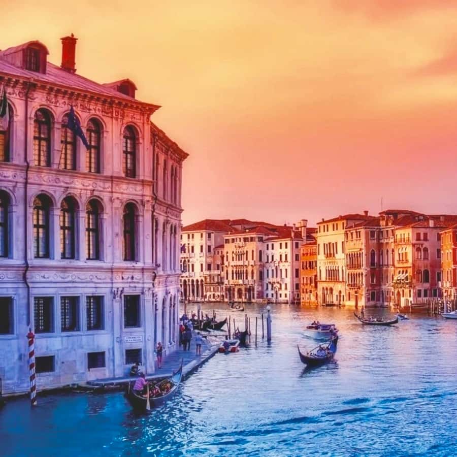 ベネチア：大運河ゴンドラ遊覧（30分）ガイド付き | GetYourGuide