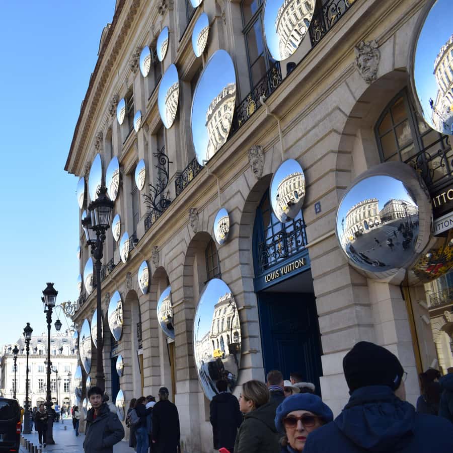 Paris Highlights of Parisians' Paris guided tour GetYourGuide