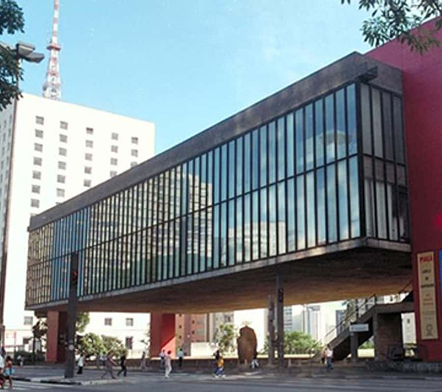 Colagem de mídia