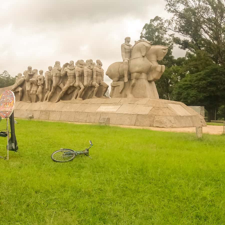 Colagem de mídia