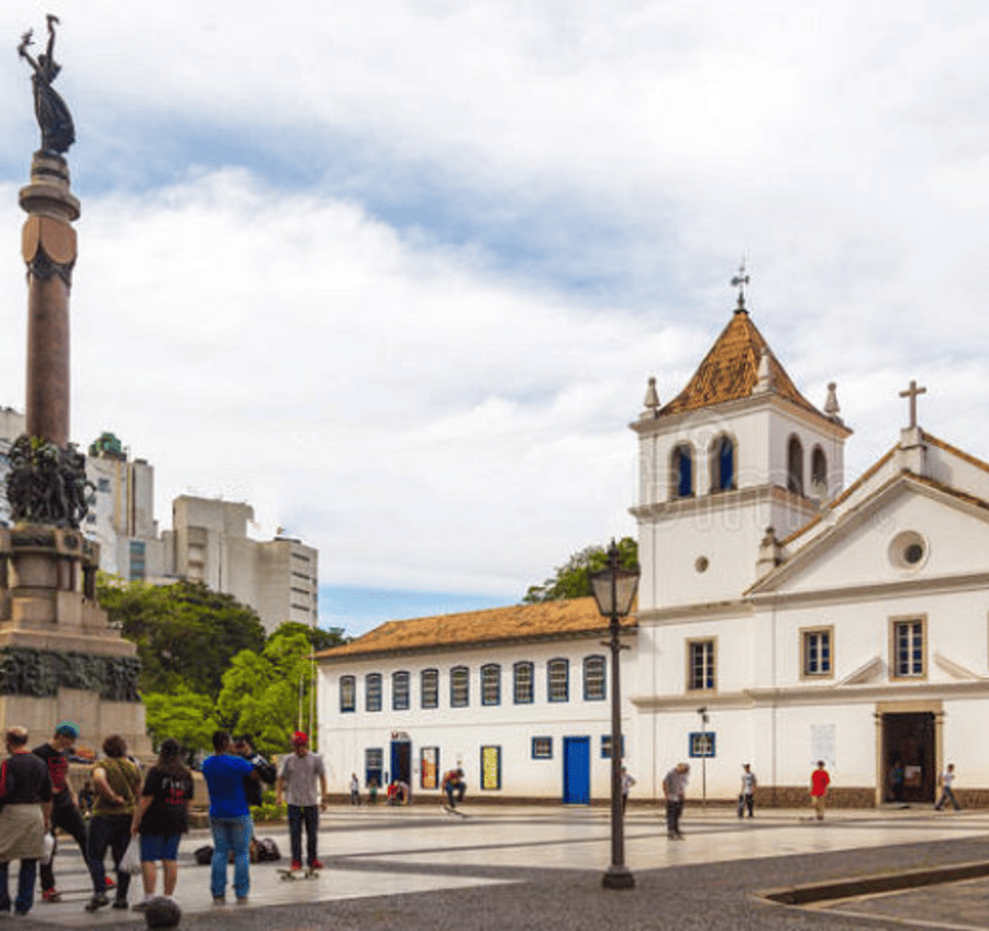 Colagem de mídia
