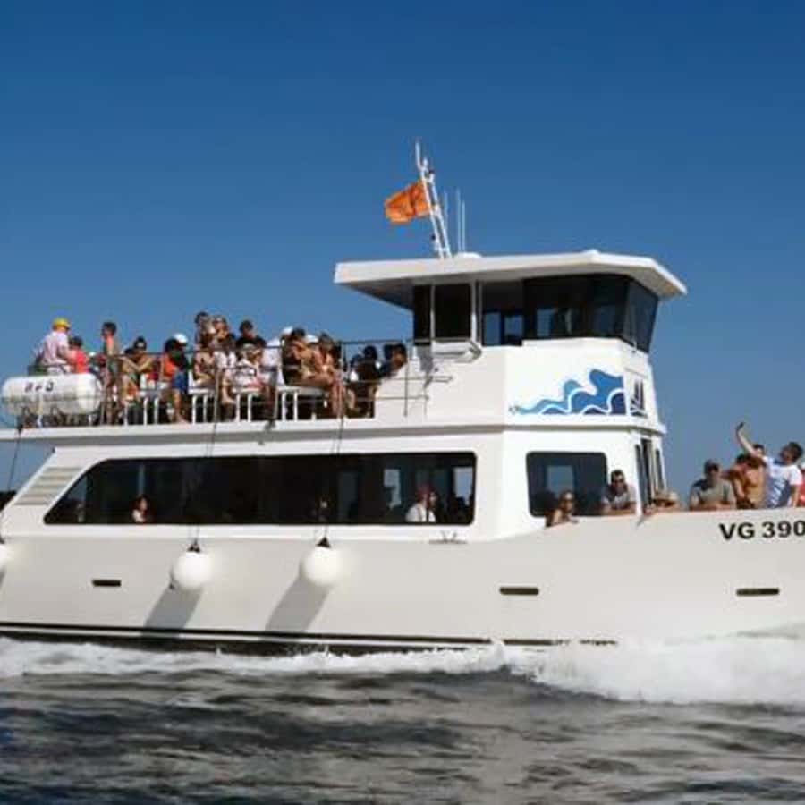 Capri: Island Boat Tour with Blue Grotto Stop