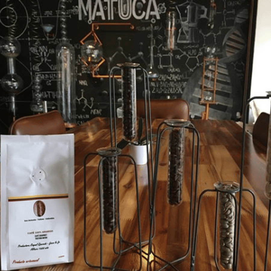 Colagem de mídia
