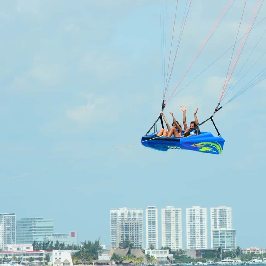 Cancún: Skyrider Parasailing Experience