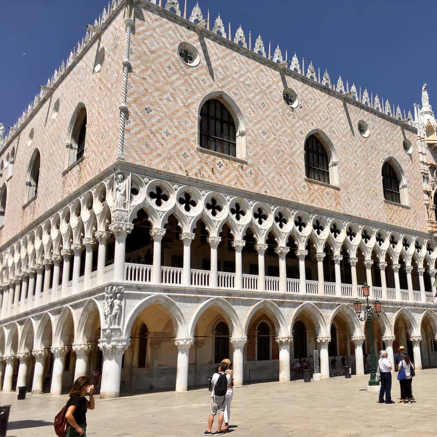 ヴェネツィア：優先入場ドゥカーレ宮殿小グループツアー | GetYourGuide