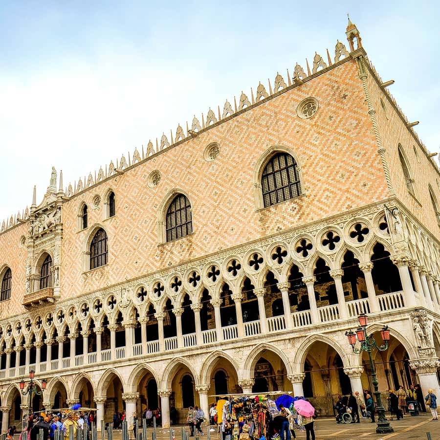 ヴェネツィア：優先入場ドゥカーレ宮殿小グループツアー | GetYourGuide