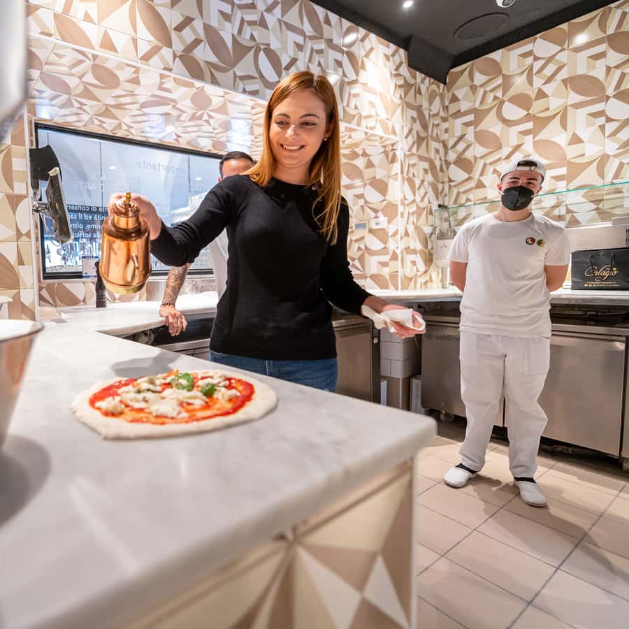 Pizza Vestiti Per Una Cena Di Lavoro Napoli: Corso Di Preparazione