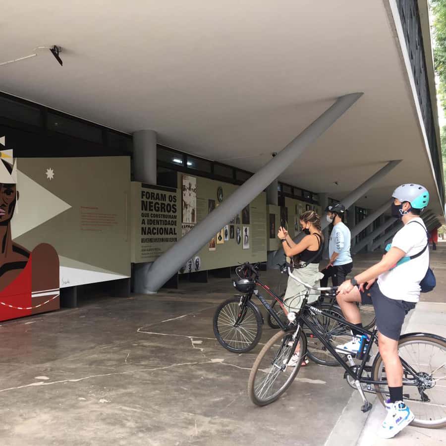 Colagem de mídia