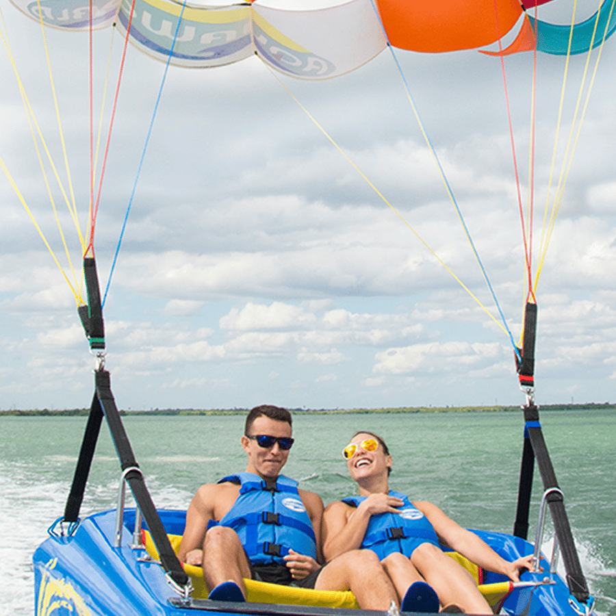 Cancún: Skyrider Parasailing Experience
