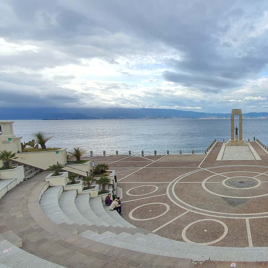 Reggio Calabria: visita guiada privada a pie por lo más destacado de la  ciudad | GetYourGuide, image size:900x900