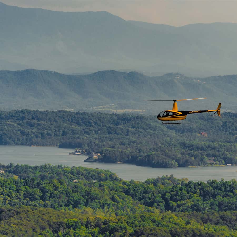 Pigeon Forge: Smoky Mountain and Lake Helicopter Trip