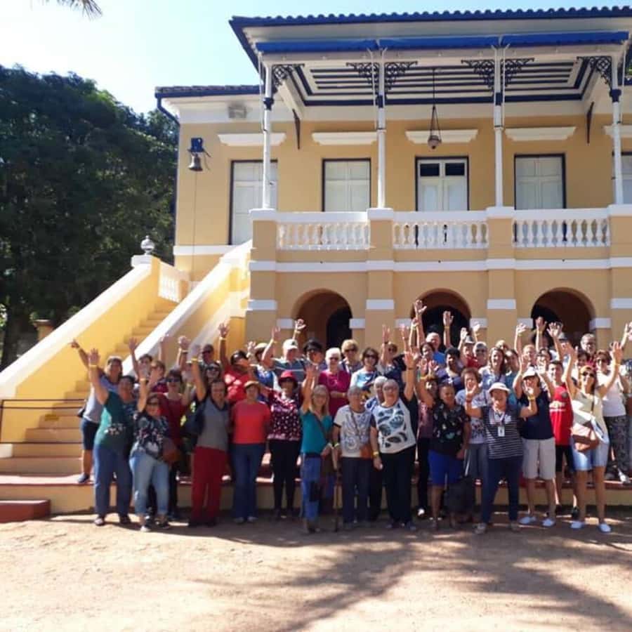 Colagem de mídia
