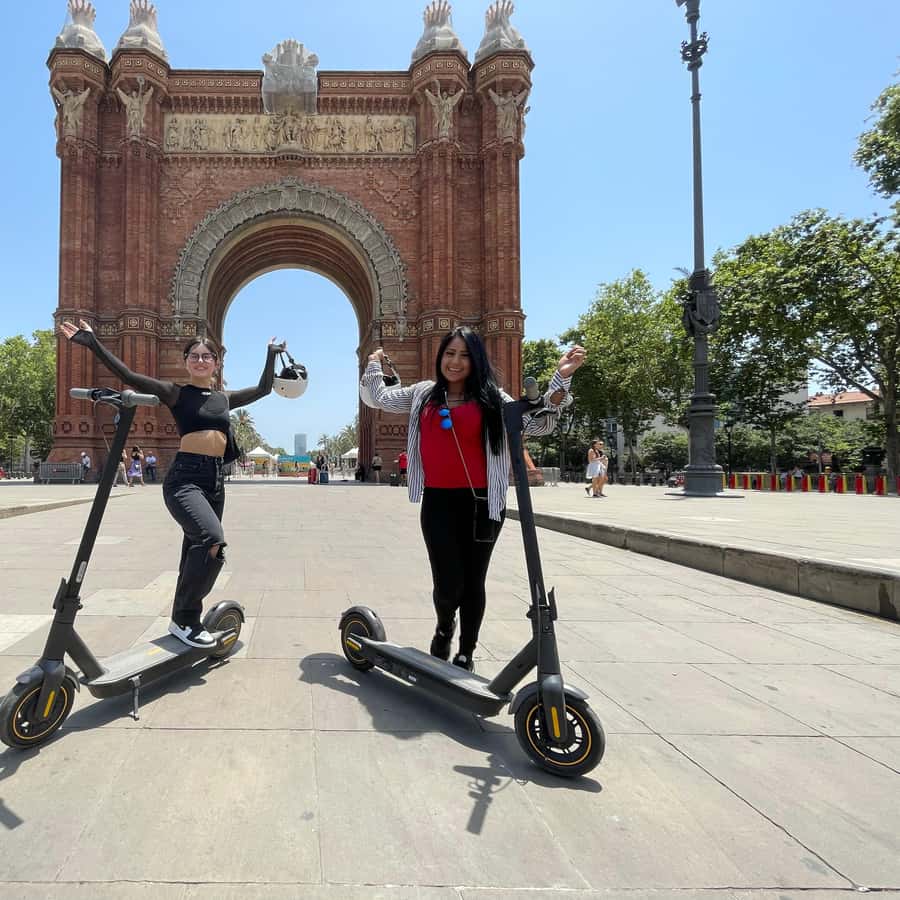 Barcellona: Tour panoramico in eScooter GetYourGuide