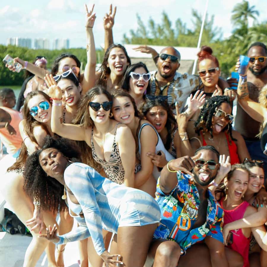 Cabo San Lucas: Adults-Only Boat Party with Drinks & Live DJ