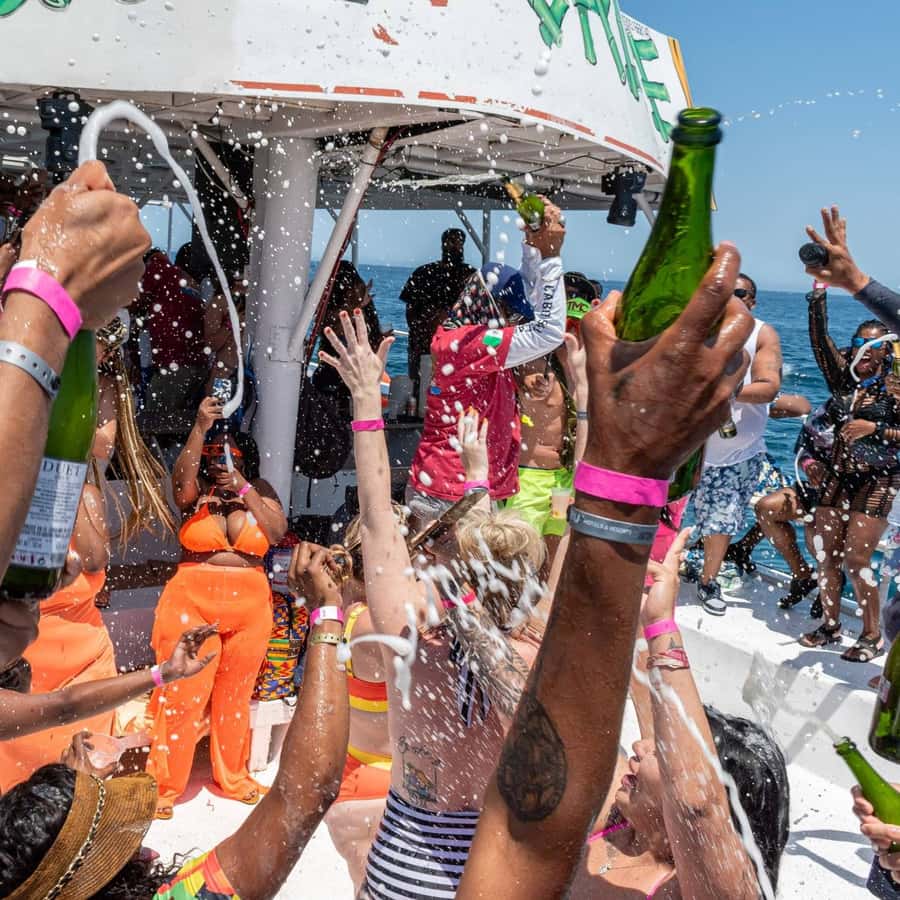 Cabo San Lucas: Hip Hop Boat Party with Unlimited Drinks
