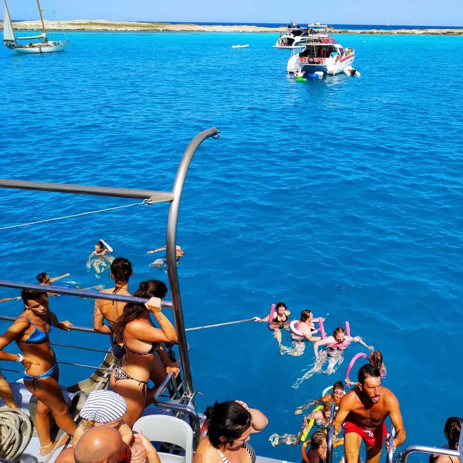 Ibiza: Cruise to Formentera with Open Bar and Buffet Lunch