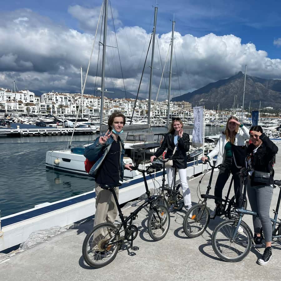 Marbella: Visita guiada en bicicleta con degustación de tapas y