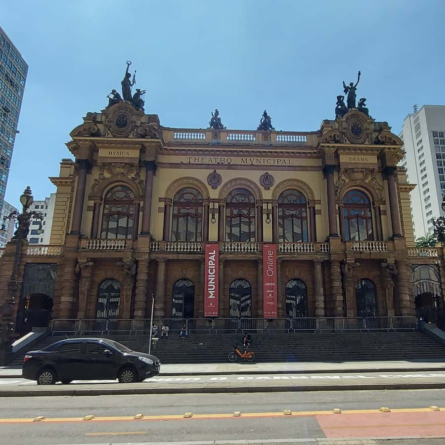 Colagem de mídia