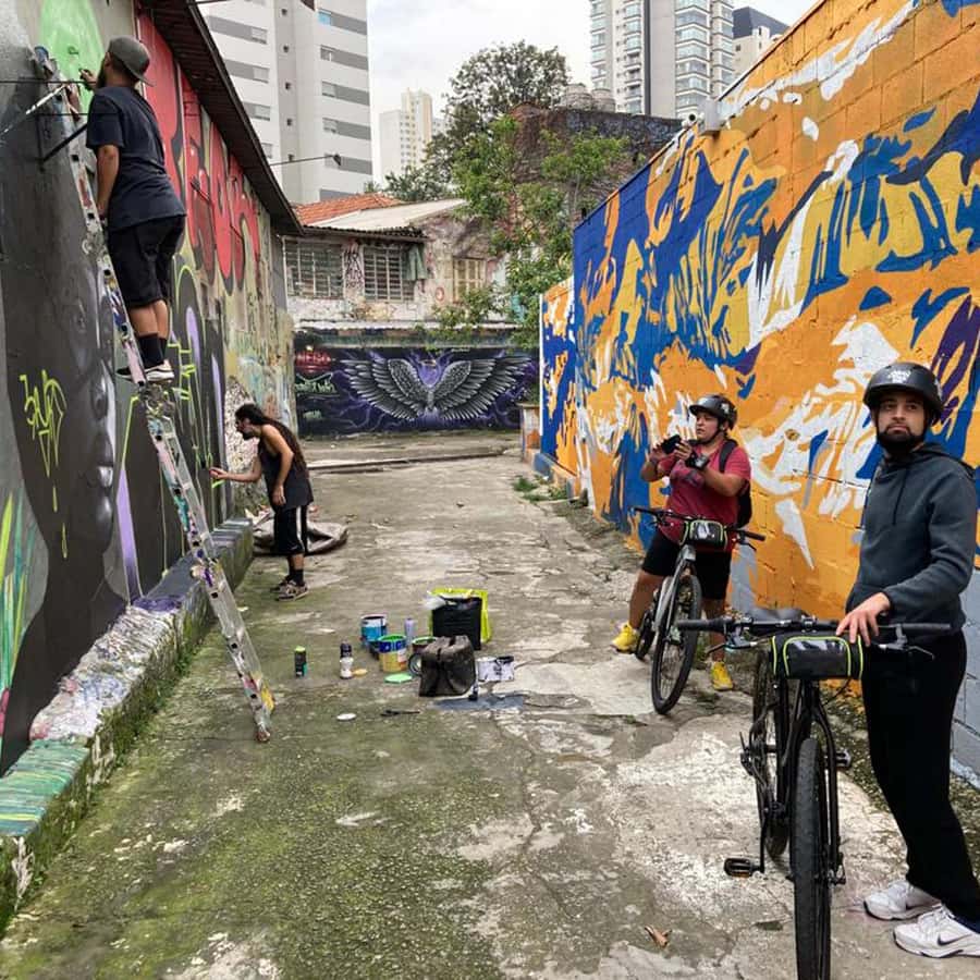 Colagem de mídia