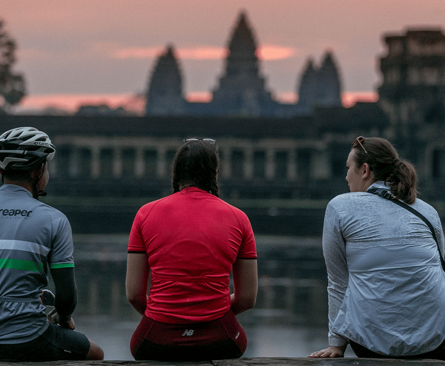 Angkor Wat: Guided Sunrise Bike Tour w/ Breakfast and Lunch