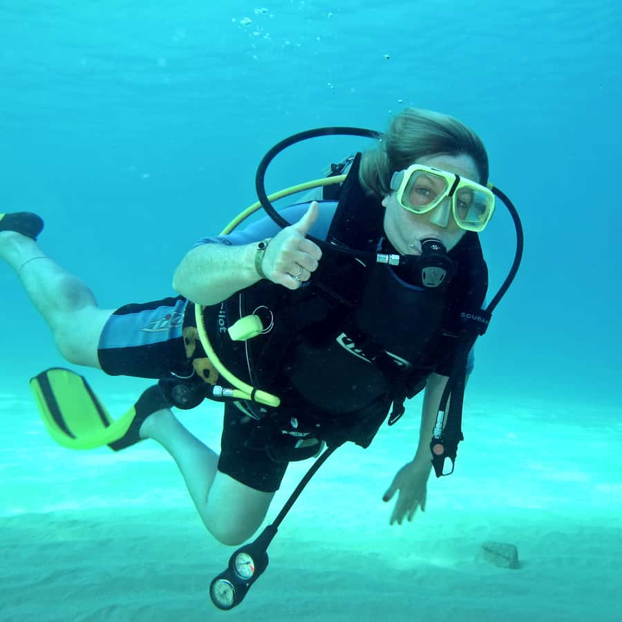 Cabo San Lucas: Beginners Diving Experience w/ Water & Snack